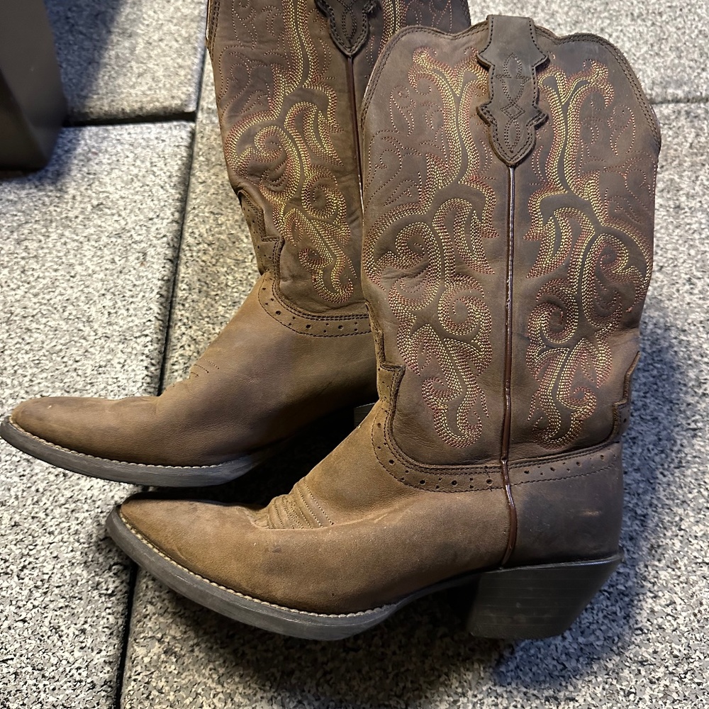 Size 5.5 Justin’s boots